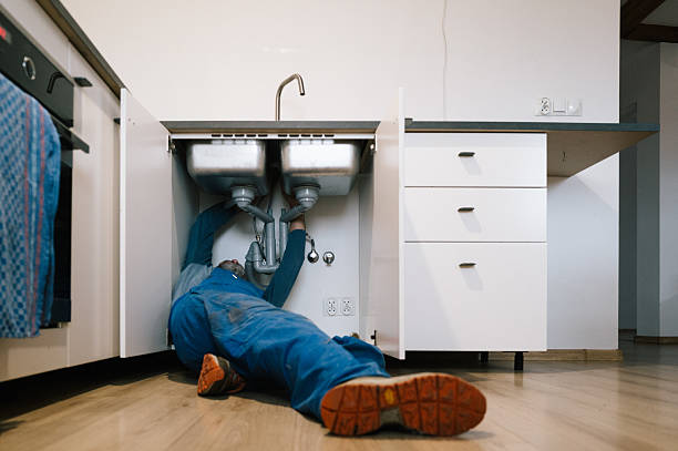 Professional Drain Cleaning technician working in Altamont, TN